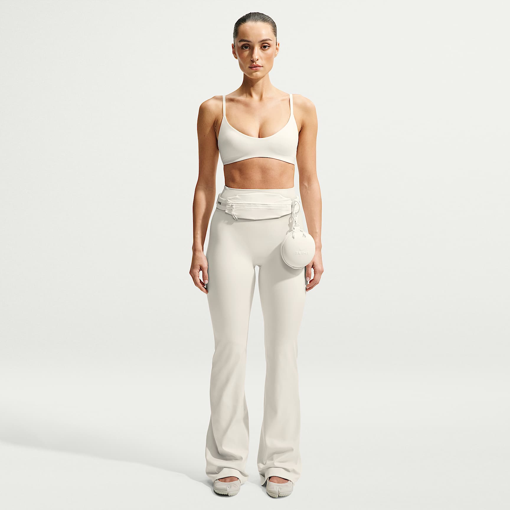 NikeSKIMS Matte ハイウエストスリムフレアードレギンス Sサイズ NikeSKIMS Matte Women's High-Waisted Slim Flared Leggings. Nike.com